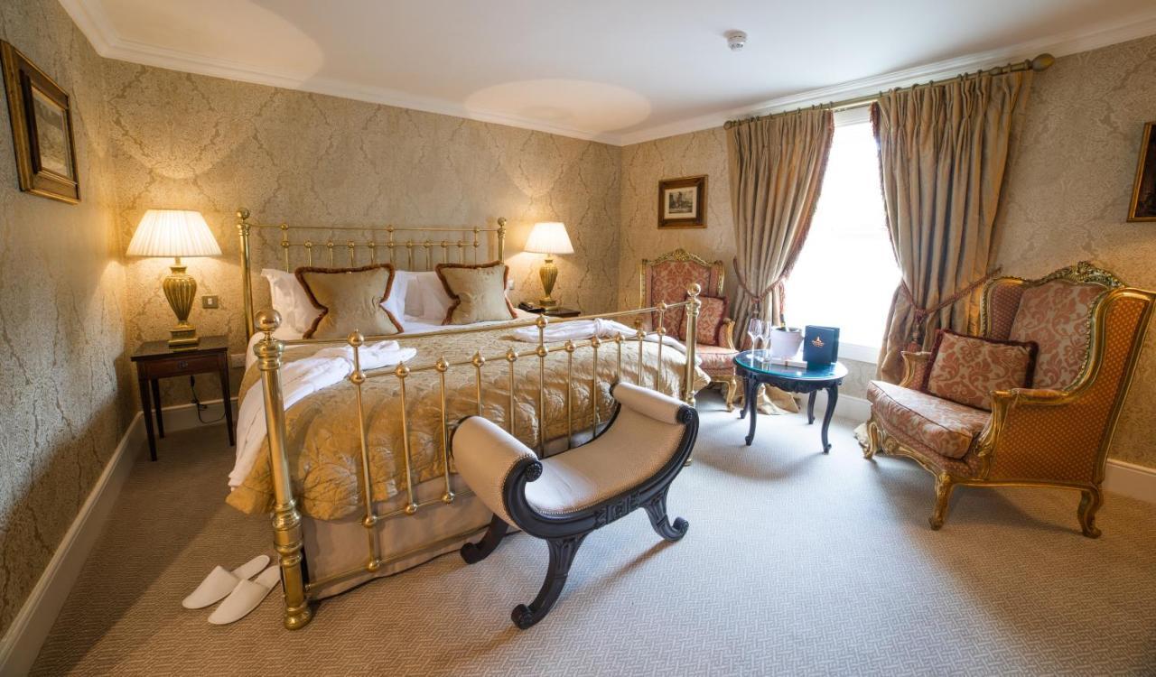 Finnstown Castle Hotel Lucan Exterior foto