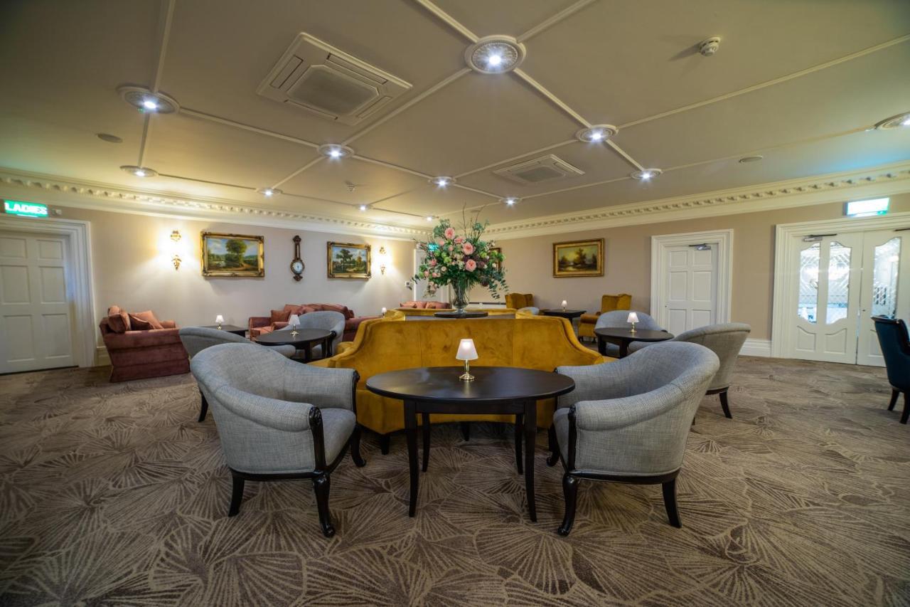 Finnstown Castle Hotel Lucan Exterior foto
