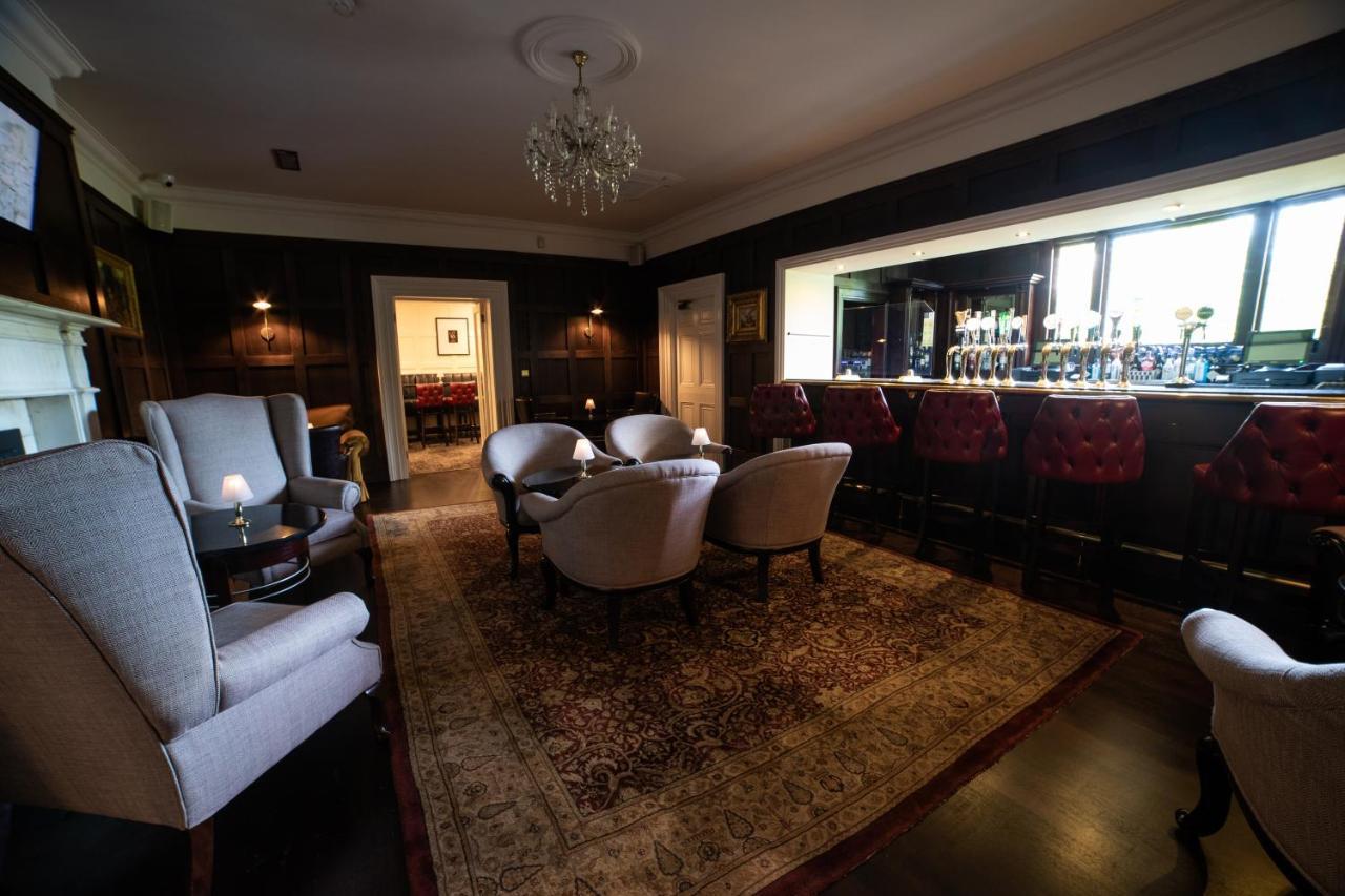 Finnstown Castle Hotel Lucan Exterior foto