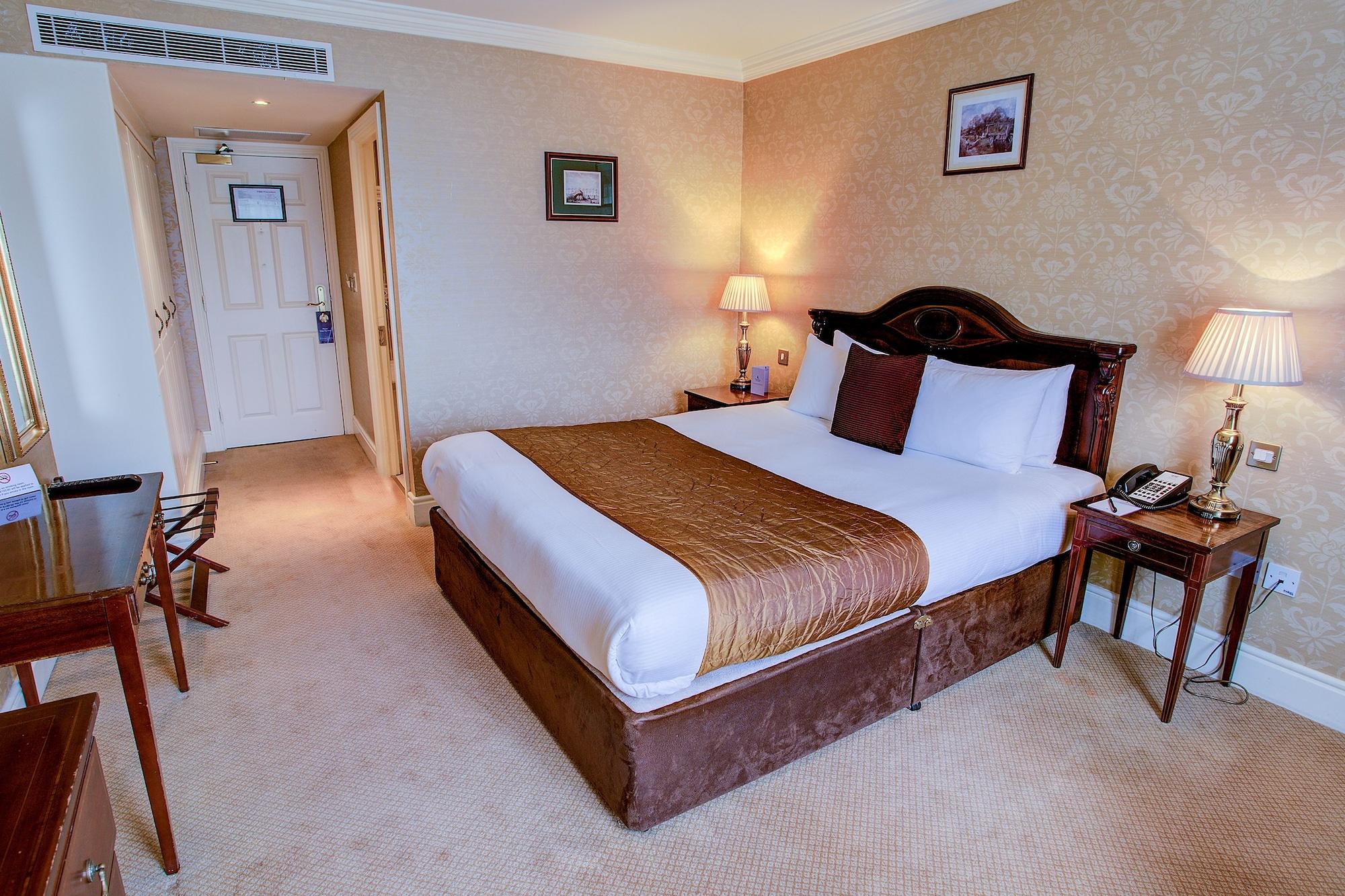 Finnstown Castle Hotel Lucan Exterior foto