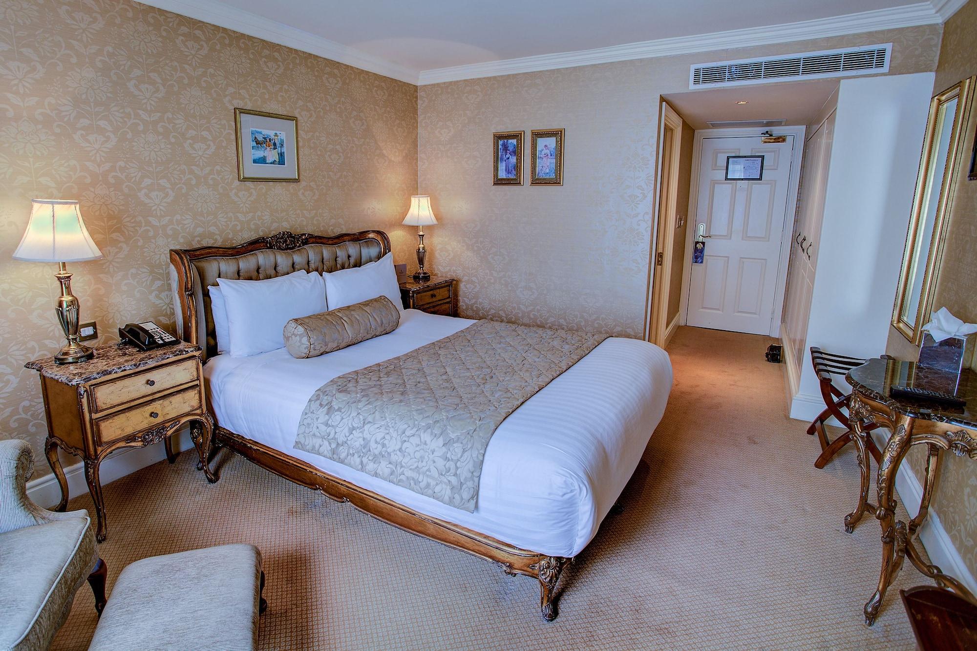 Finnstown Castle Hotel Lucan Exterior foto